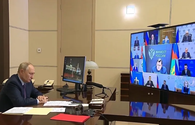 Глава Минюста РФ Константин Чуйченко представил Президенту доклад о работе системы по оказанию бесплатной юридической помощи