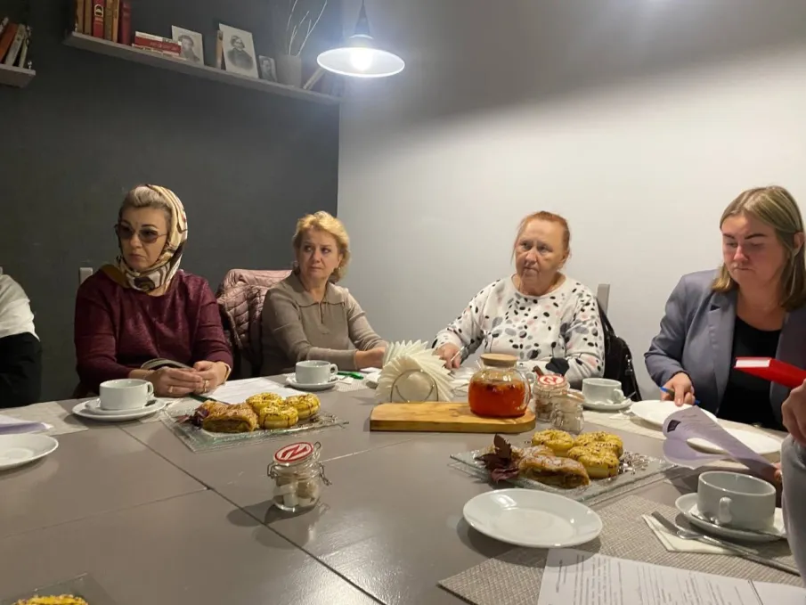 В клубе «Зеркало»